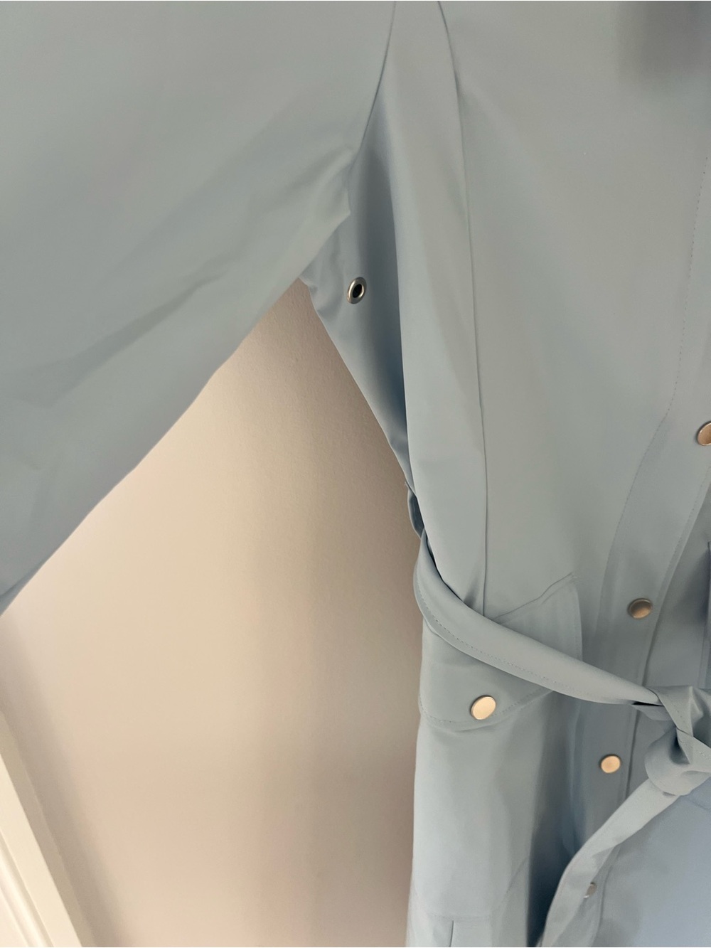 ☔️ NWT RAINS Women’s Curve Rain Coat in Sky Blue - Picture 4 of 11